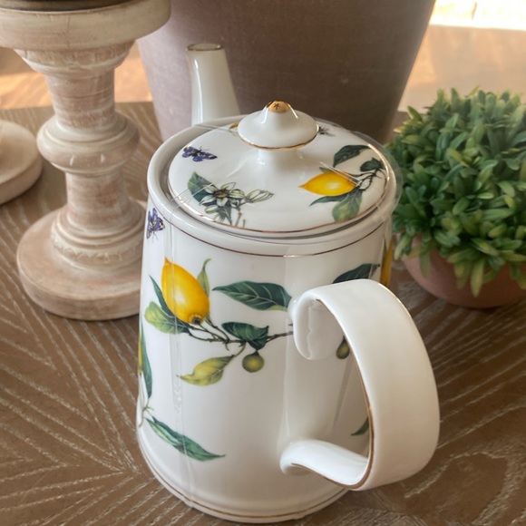 NEW! Cottage Lemon & Butterfly Honey Bee Porcelain Tea Pot - Picture 7 of 12